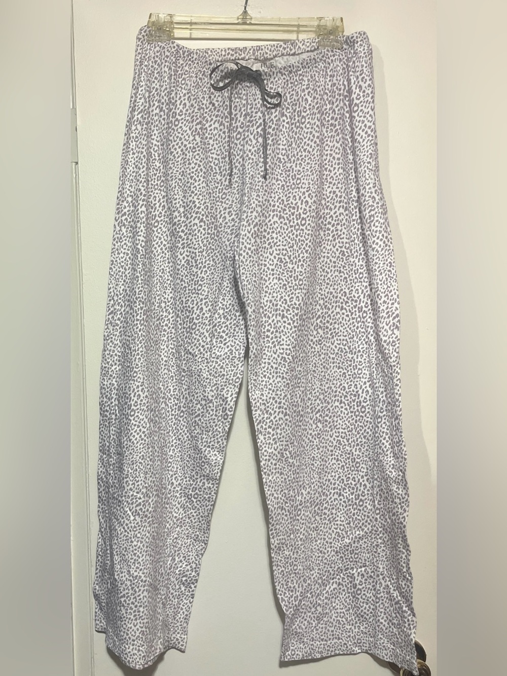 HUE Women’s Light Gray Leopard Print Lounge Pants